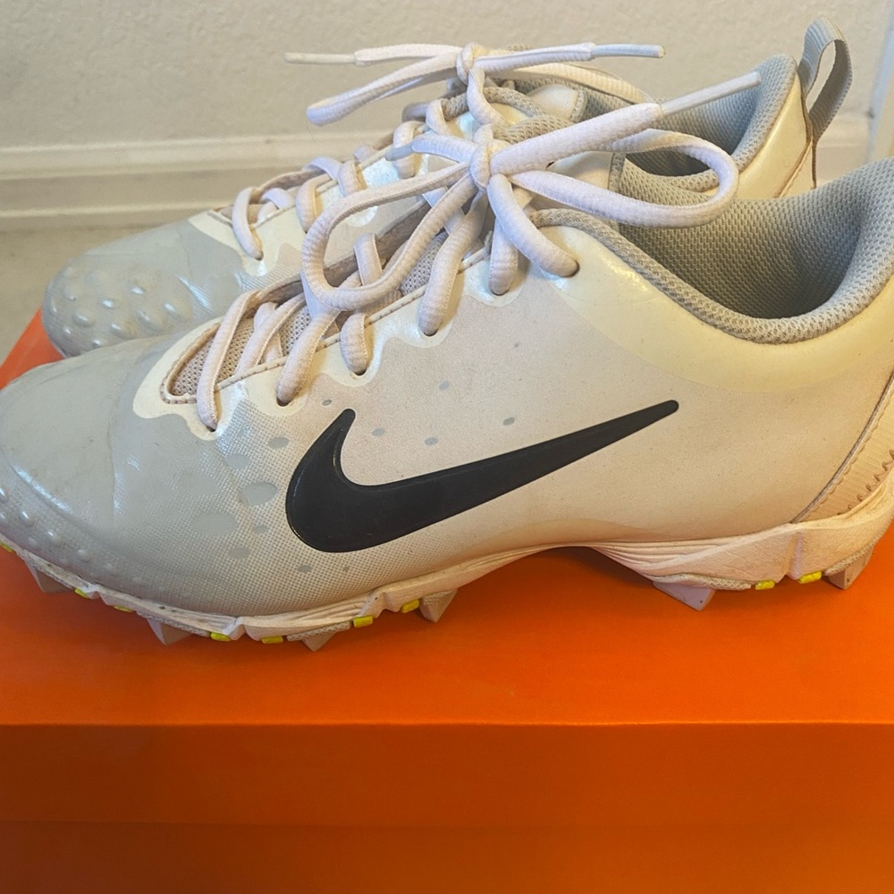 Women’s softball cleats